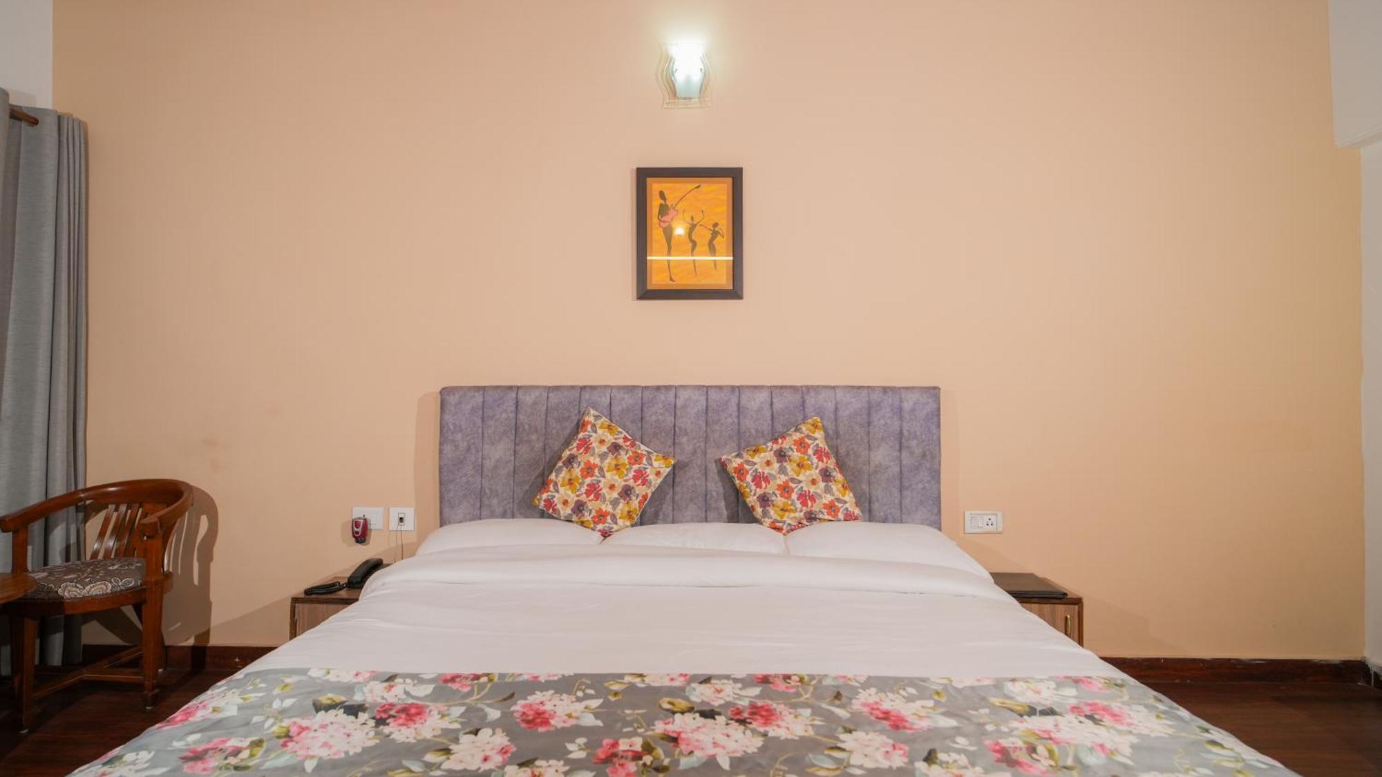 Neelesh Inn- A Luxury Lake View Hotel- 20 Kms From Nainital Бхимтал Экстерьер фото