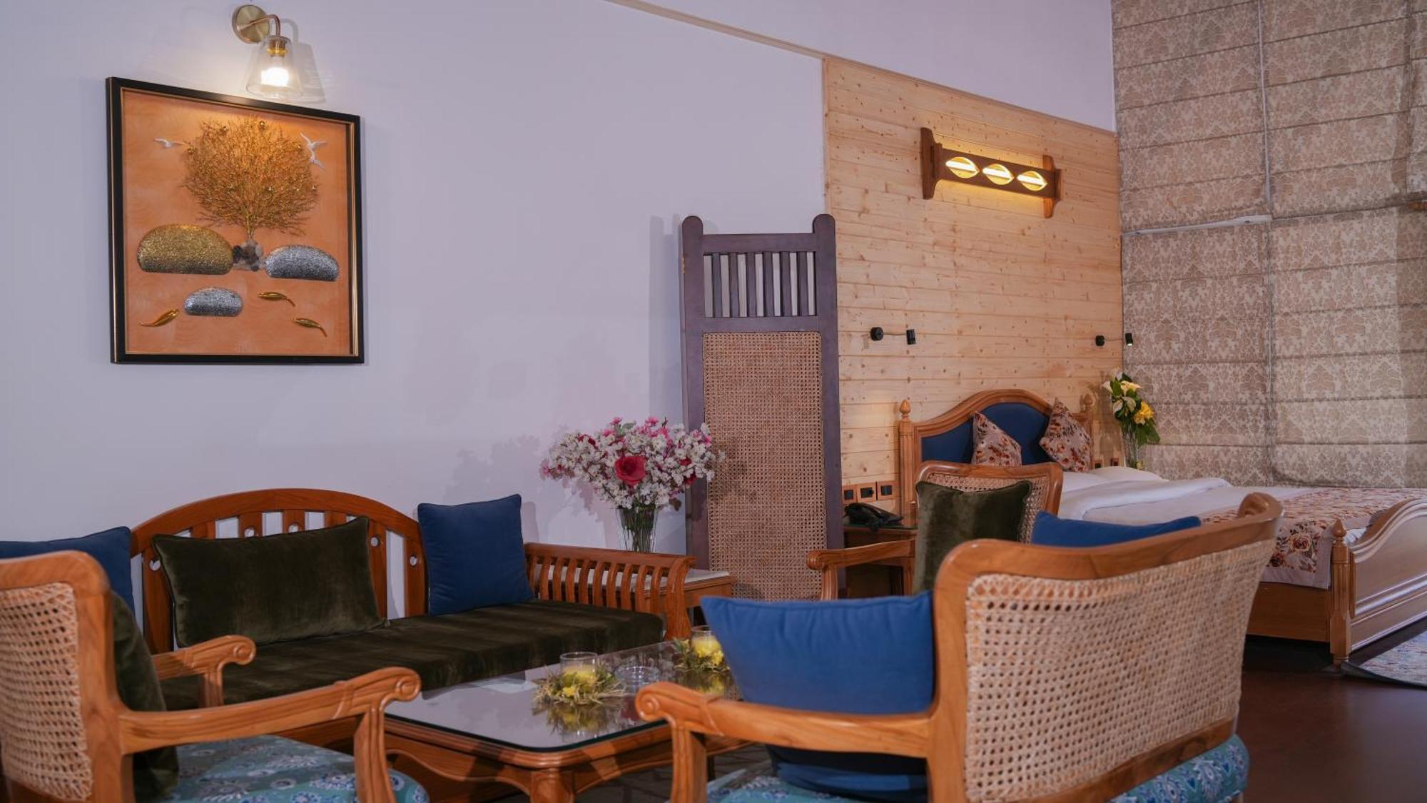 Neelesh Inn- A Luxury Lake View Hotel- 20 Kms From Nainital Бхимтал Экстерьер фото
