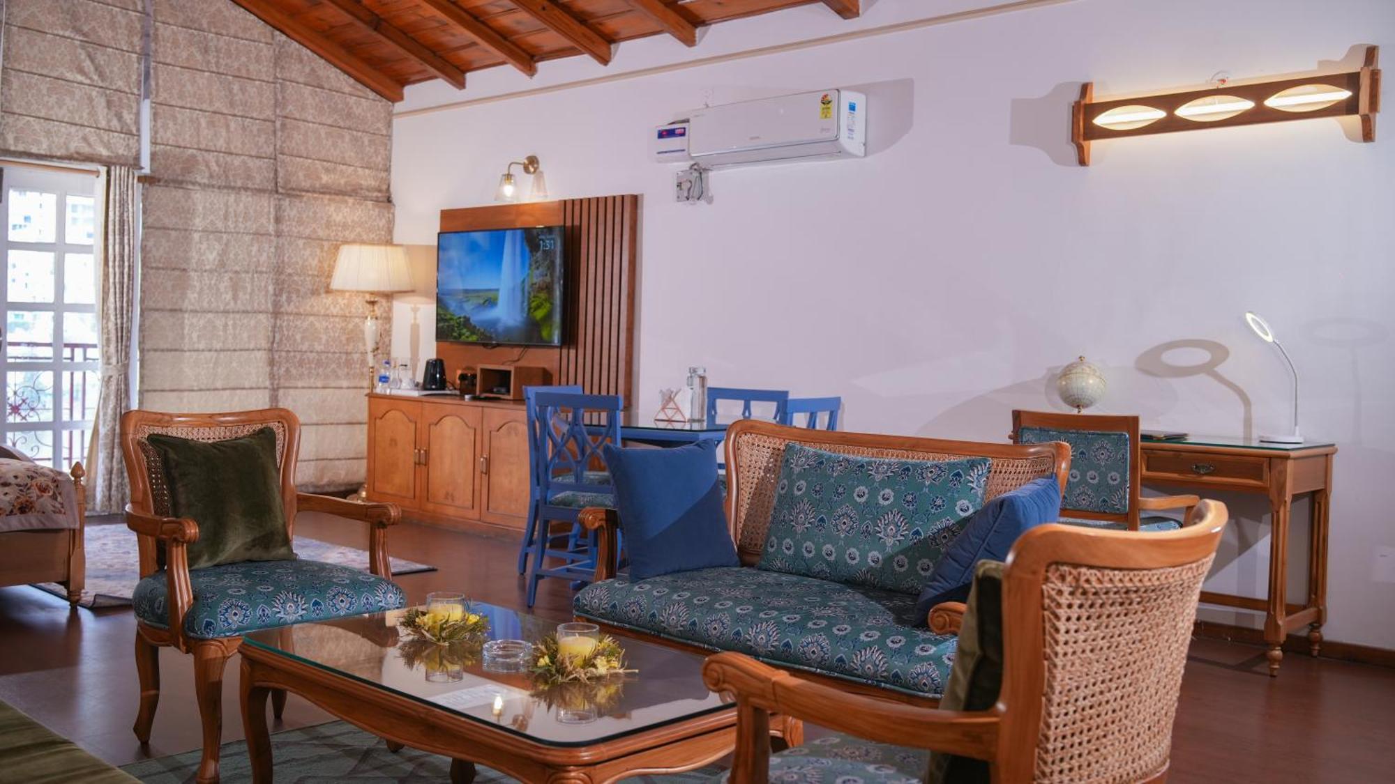 Neelesh Inn- A Luxury Lake View Hotel- 20 Kms From Nainital Бхимтал Экстерьер фото