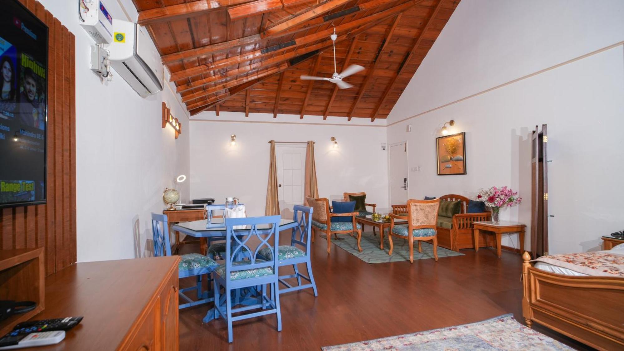 Neelesh Inn- A Luxury Lake View Hotel- 20 Kms From Nainital Бхимтал Экстерьер фото