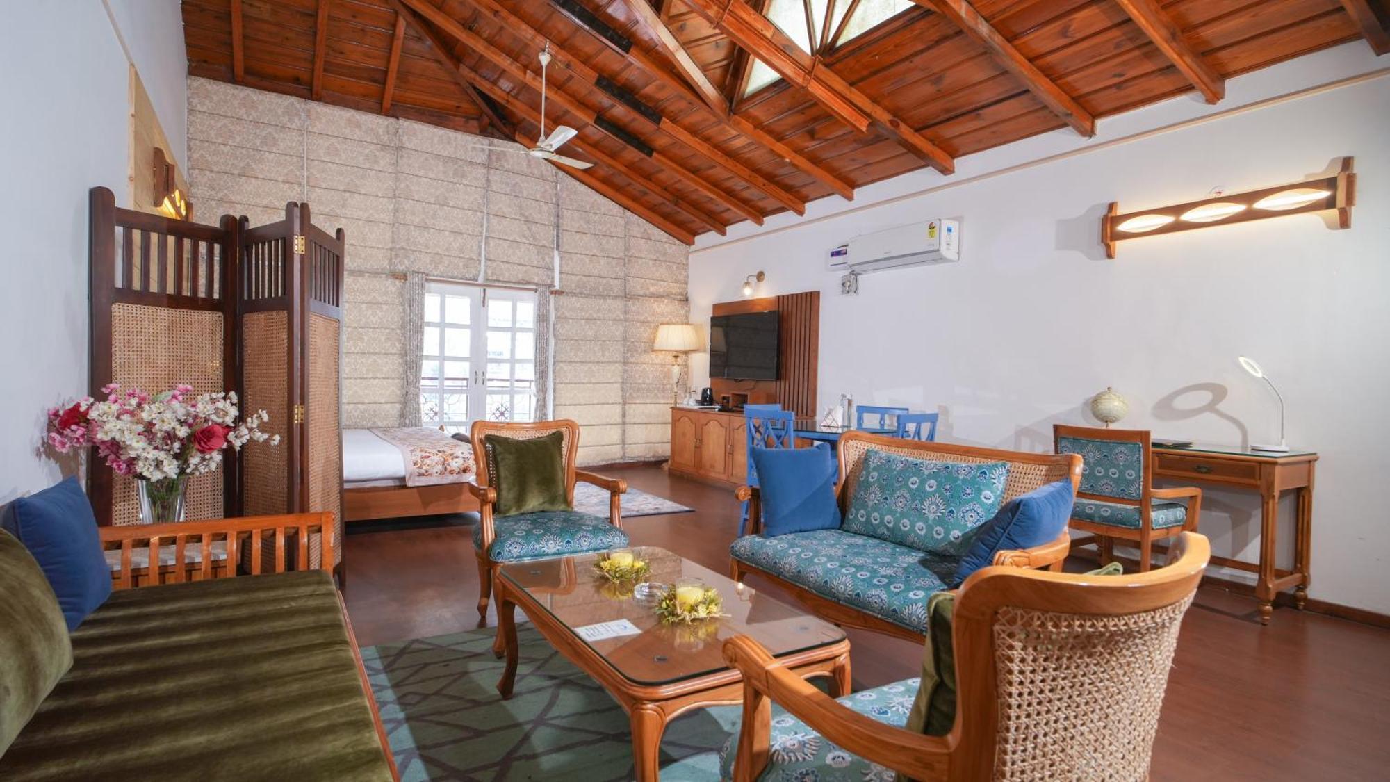 Neelesh Inn- A Luxury Lake View Hotel- 20 Kms From Nainital Бхимтал Экстерьер фото