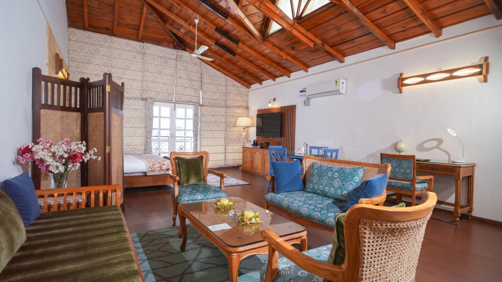 Neelesh Inn- A Luxury Lake View Hotel- 20 Kms From Nainital Бхимтал Экстерьер фото
