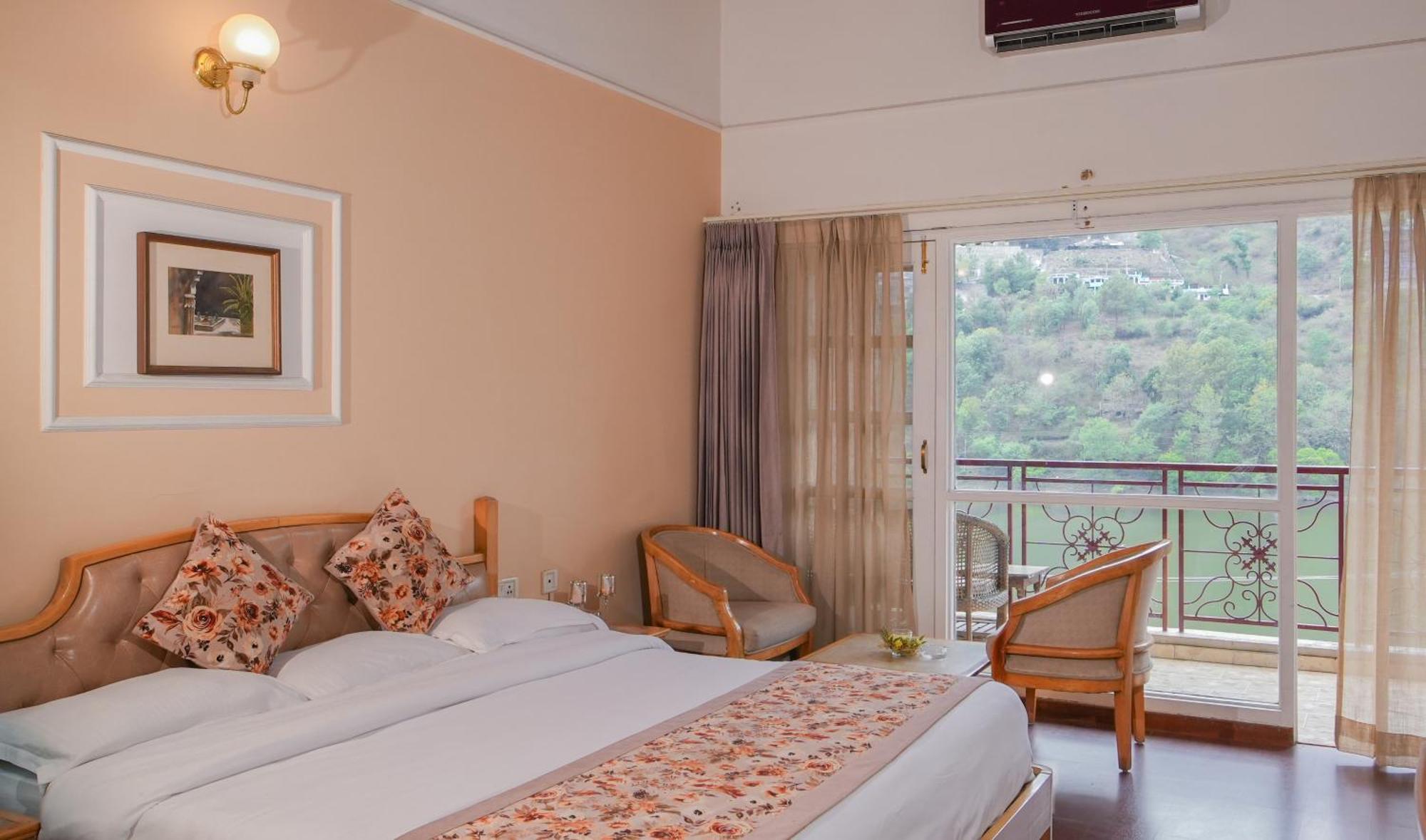 Neelesh Inn- A Luxury Lake View Hotel- 20 Kms From Nainital Бхимтал Экстерьер фото