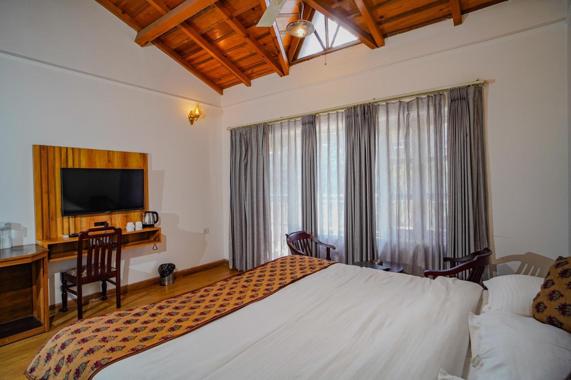Neelesh Inn- A Luxury Lake View Hotel- 20 Kms From Nainital Бхимтал Экстерьер фото