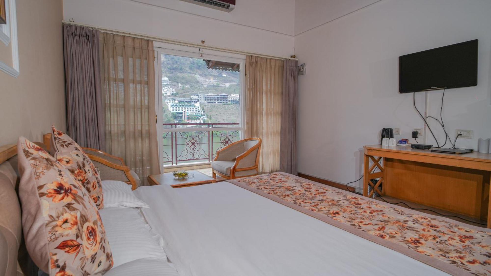 Neelesh Inn- A Luxury Lake View Hotel- 20 Kms From Nainital Бхимтал Экстерьер фото