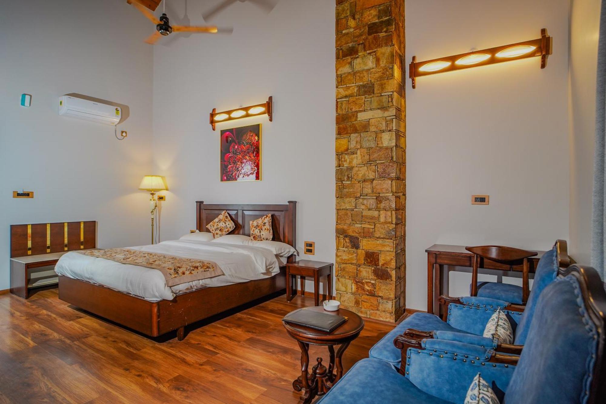 Neelesh Inn- A Luxury Lake View Hotel- 20 Kms From Nainital Бхимтал Экстерьер фото