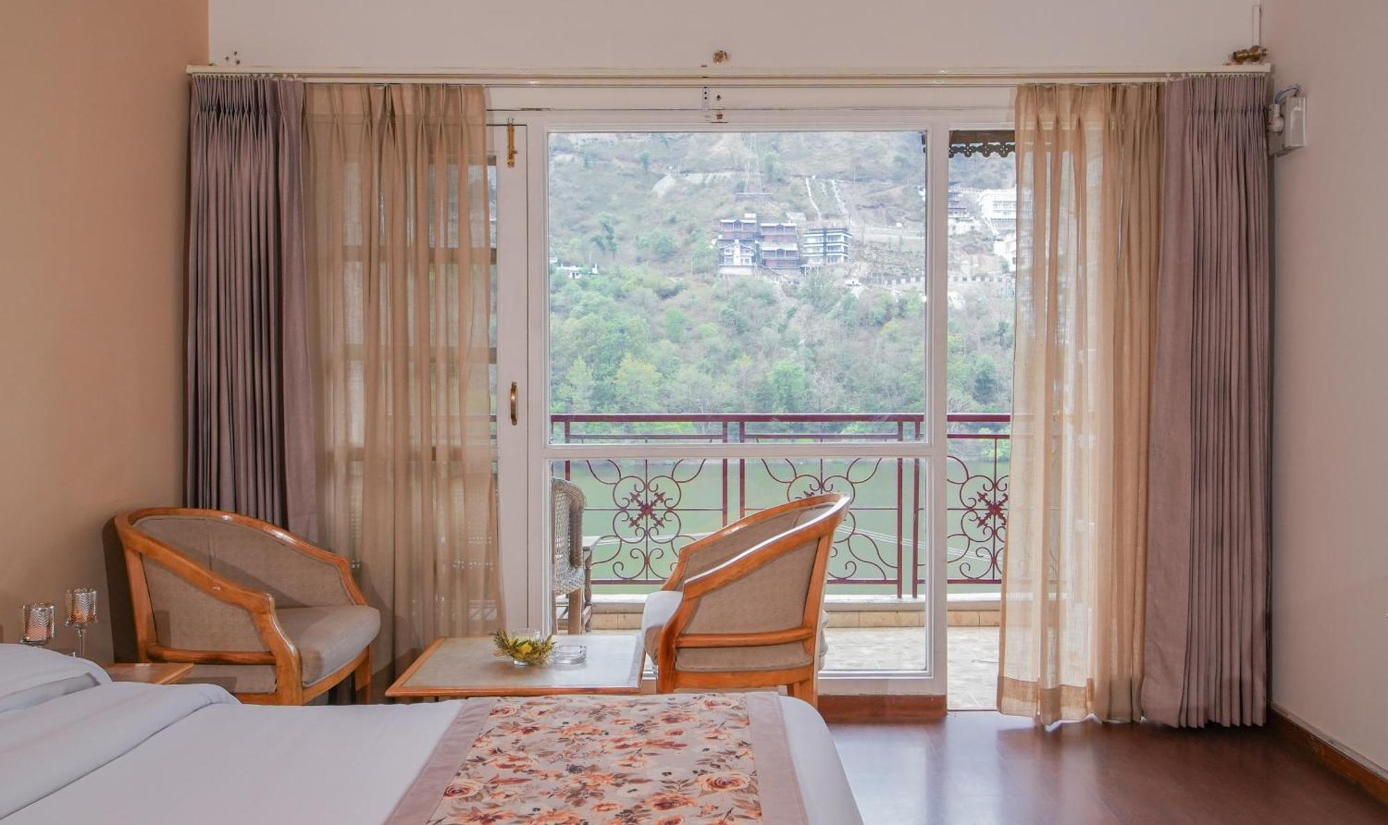 Neelesh Inn- A Luxury Lake View Hotel- 20 Kms From Nainital Бхимтал Экстерьер фото