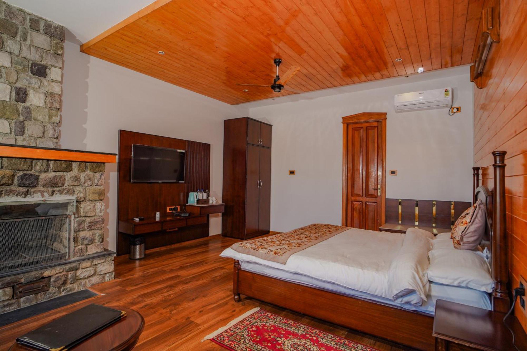 Neelesh Inn- A Luxury Lake View Hotel- 20 Kms From Nainital Бхимтал Экстерьер фото
