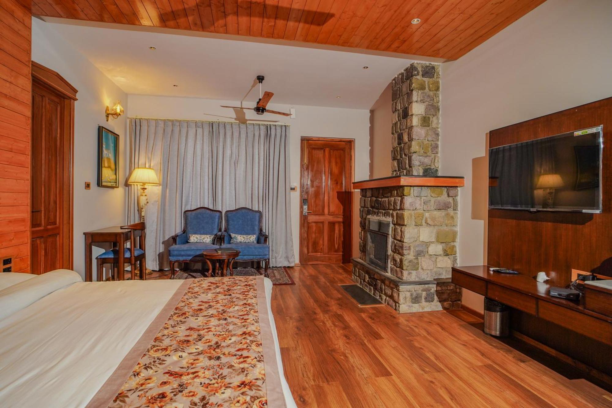 Neelesh Inn- A Luxury Lake View Hotel- 20 Kms From Nainital Бхимтал Экстерьер фото