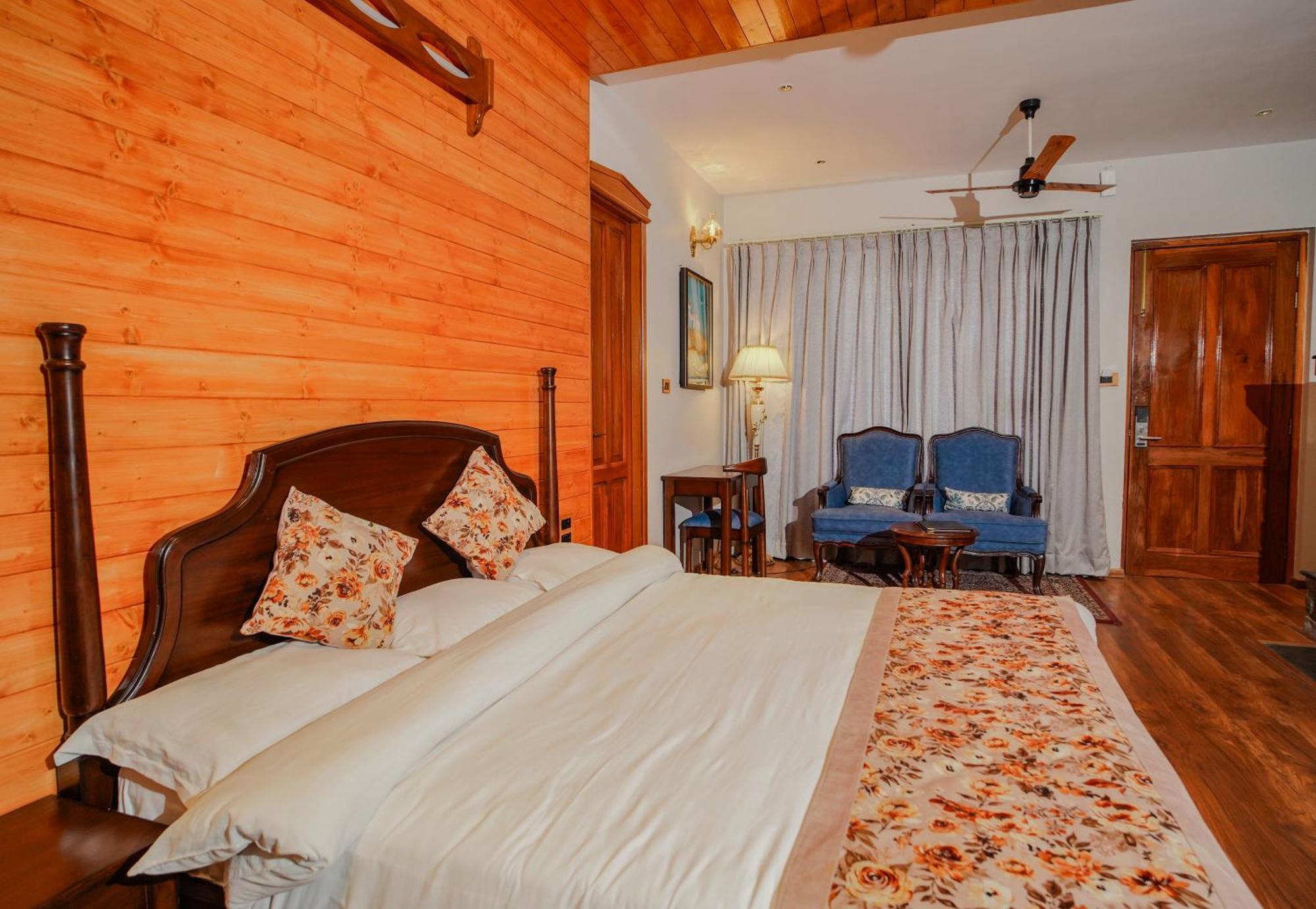 Neelesh Inn- A Luxury Lake View Hotel- 20 Kms From Nainital Бхимтал Экстерьер фото