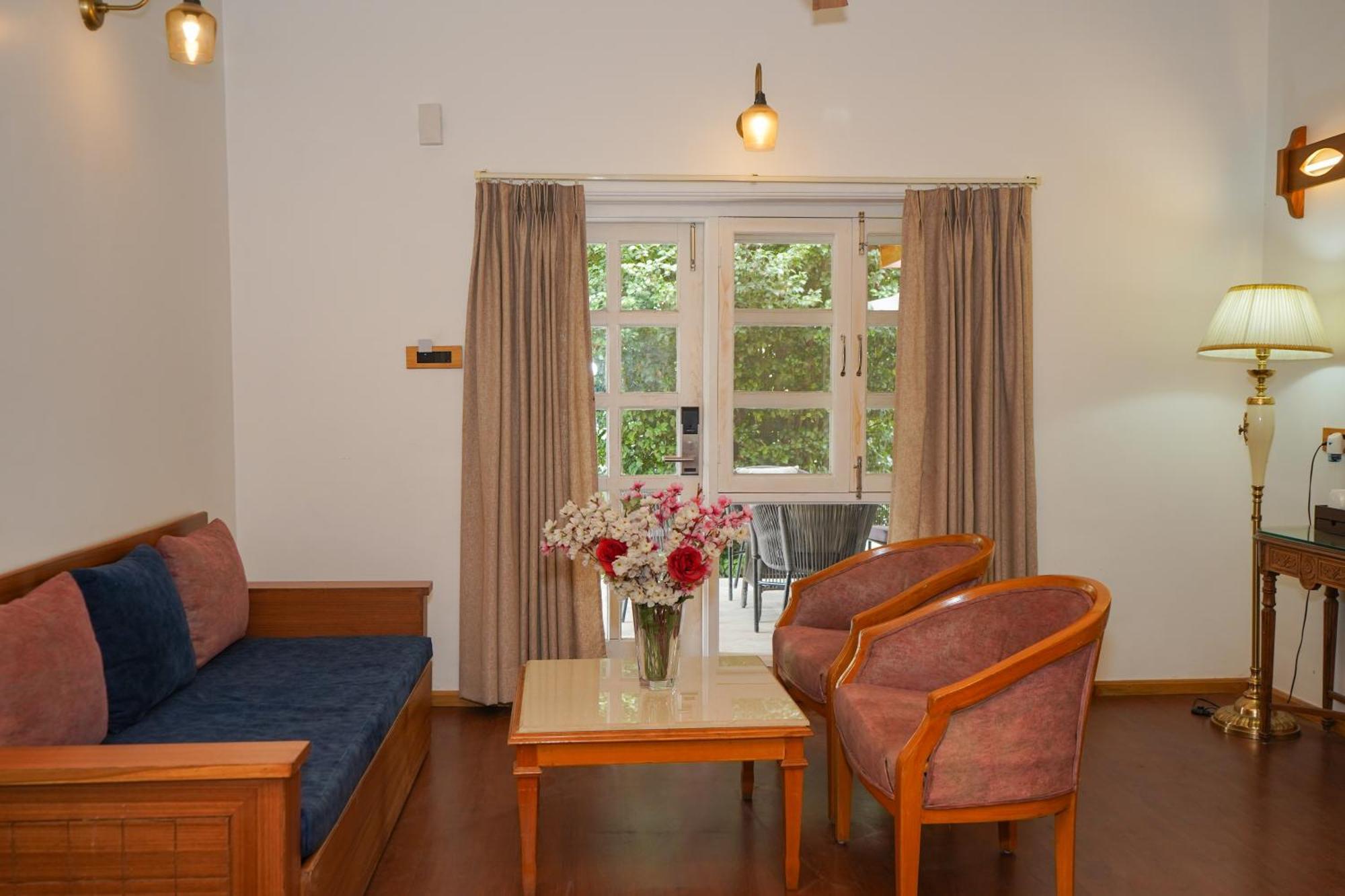 Neelesh Inn- A Luxury Lake View Hotel- 20 Kms From Nainital Бхимтал Экстерьер фото