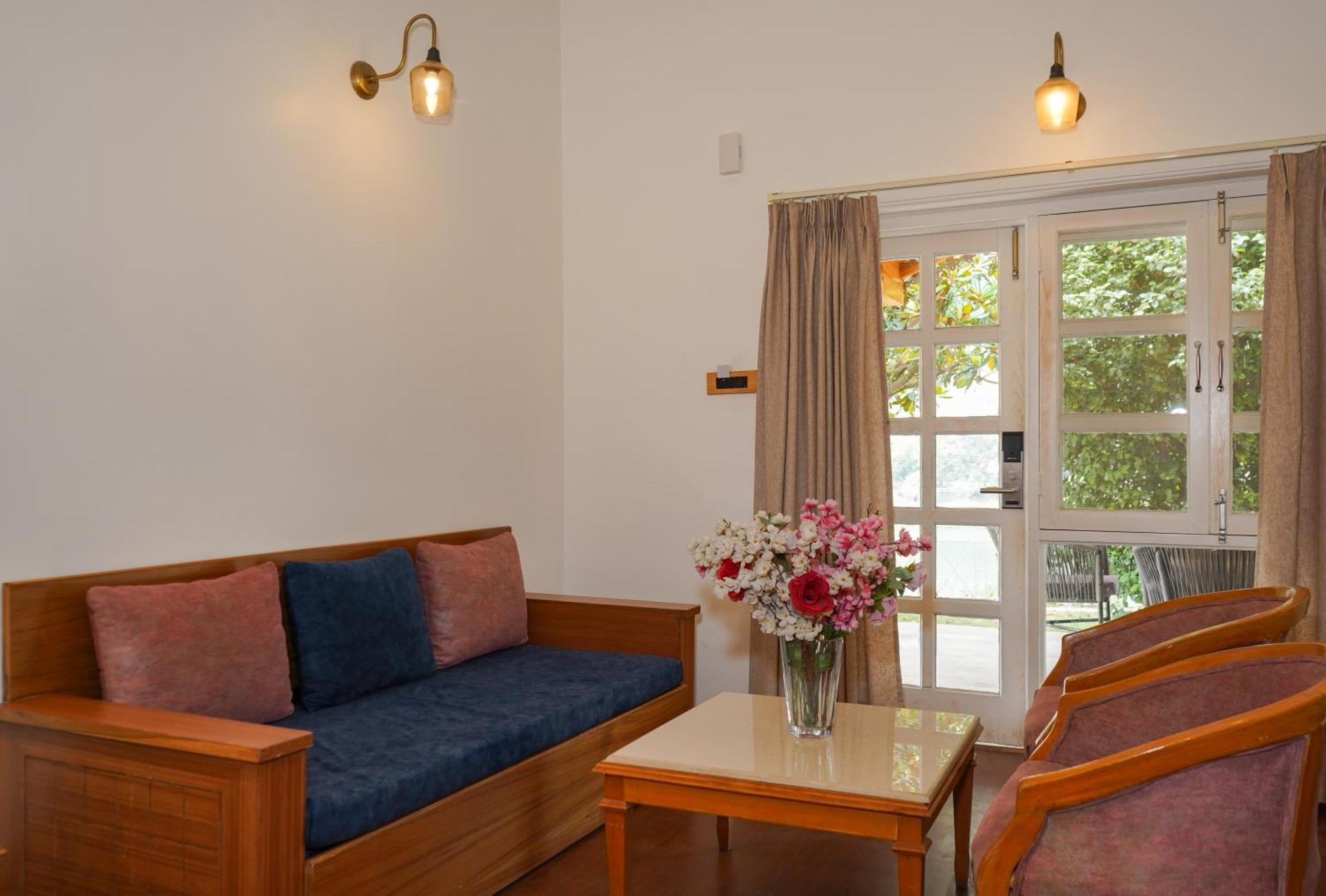 Neelesh Inn- A Luxury Lake View Hotel- 20 Kms From Nainital Бхимтал Экстерьер фото