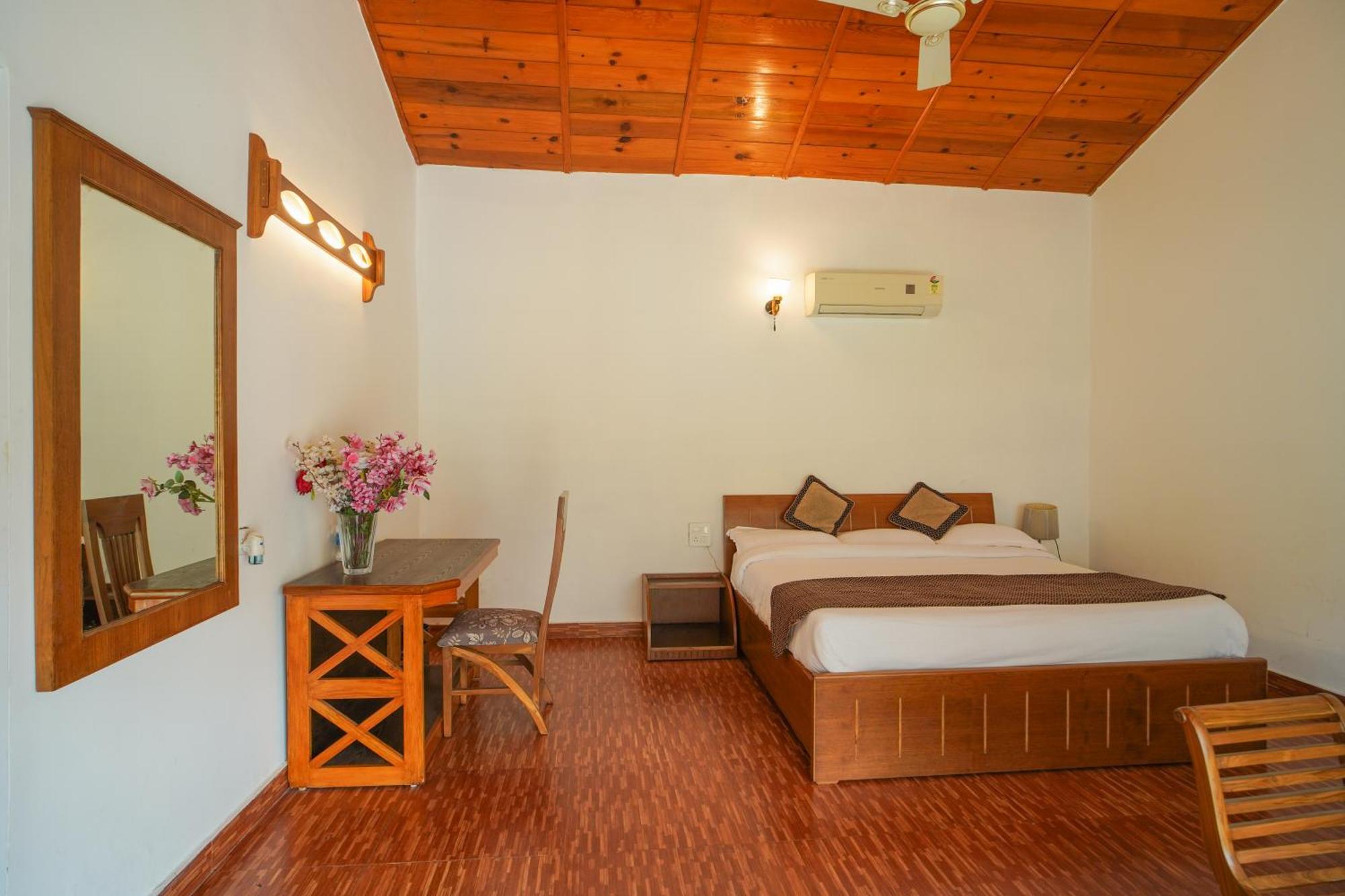 Neelesh Inn- A Luxury Lake View Hotel- 20 Kms From Nainital Бхимтал Экстерьер фото