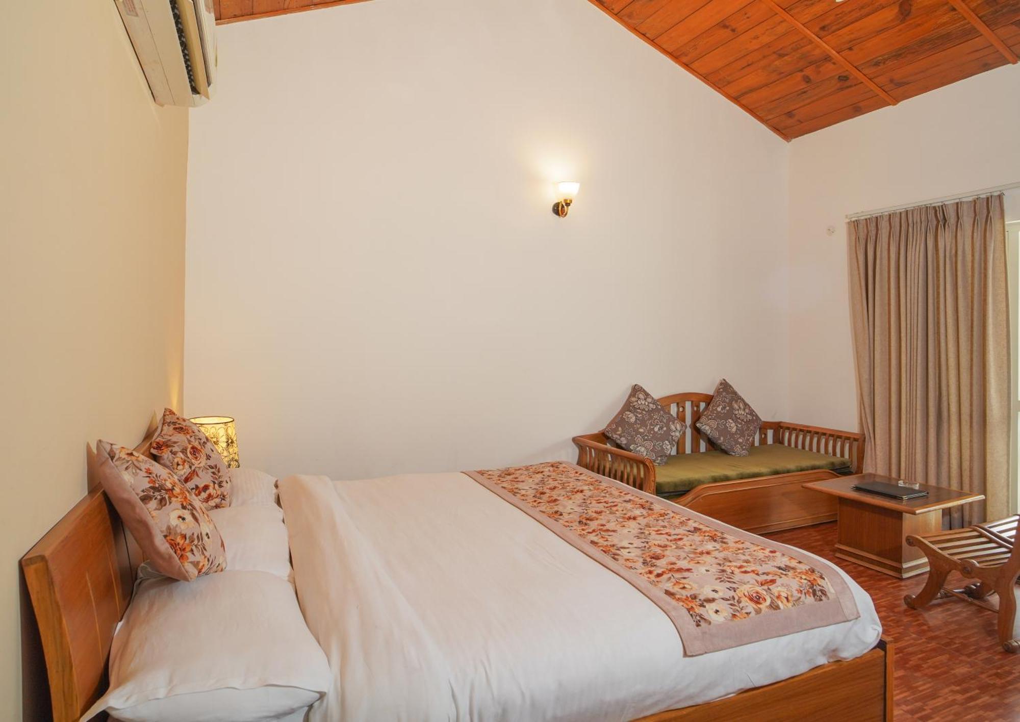 Neelesh Inn- A Luxury Lake View Hotel- 20 Kms From Nainital Бхимтал Экстерьер фото