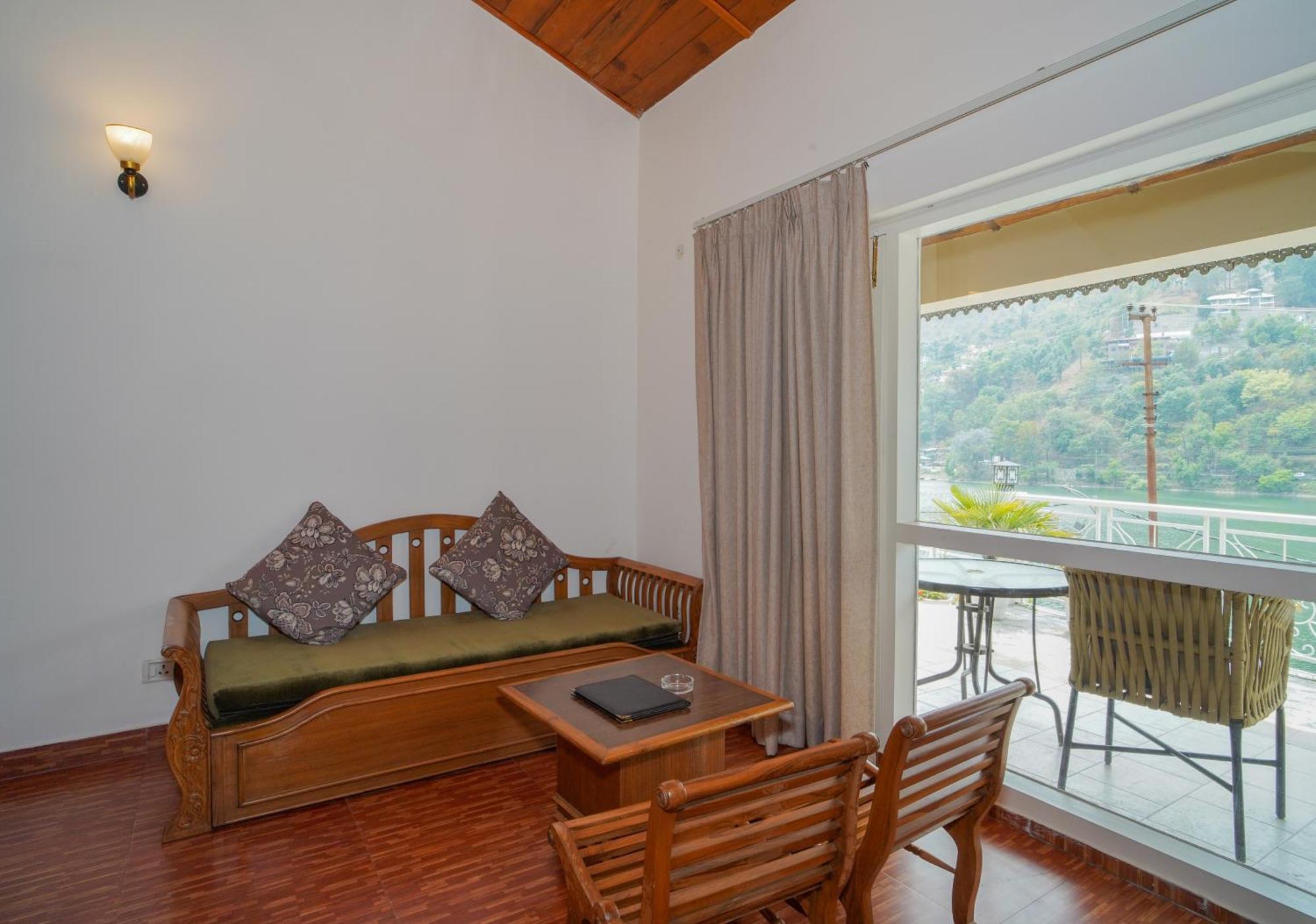 Neelesh Inn- A Luxury Lake View Hotel- 20 Kms From Nainital Бхимтал Экстерьер фото