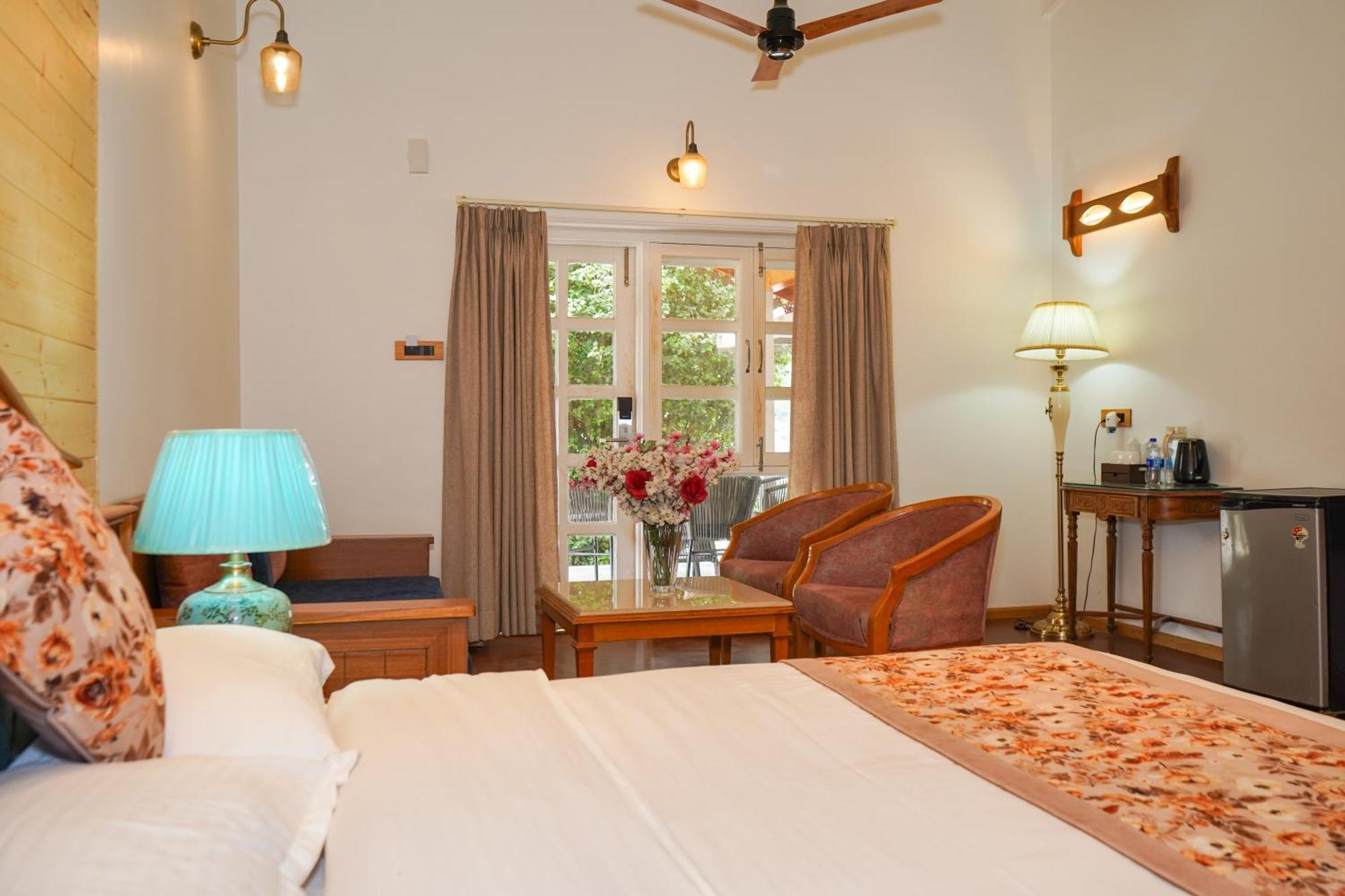 Neelesh Inn- A Luxury Lake View Hotel- 20 Kms From Nainital Бхимтал Экстерьер фото